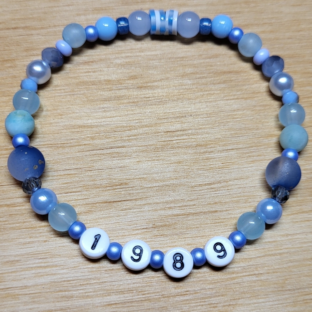 1989- Taylor Swift Friendship Bracelet, Size 8"